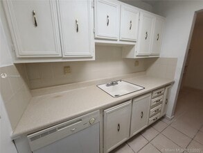 3265 Griffin Rd-Unit -202 in Fort Lauderdale, FL - Building Photo - Building Photo