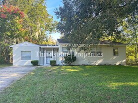 7023 Linda Dr in Jacksonville, FL - Building Photo