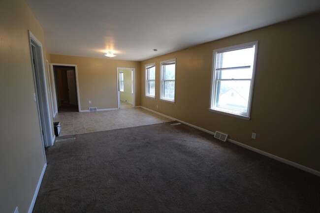 902 N 4th St in Burlington, IA - Building Photo - Building Photo