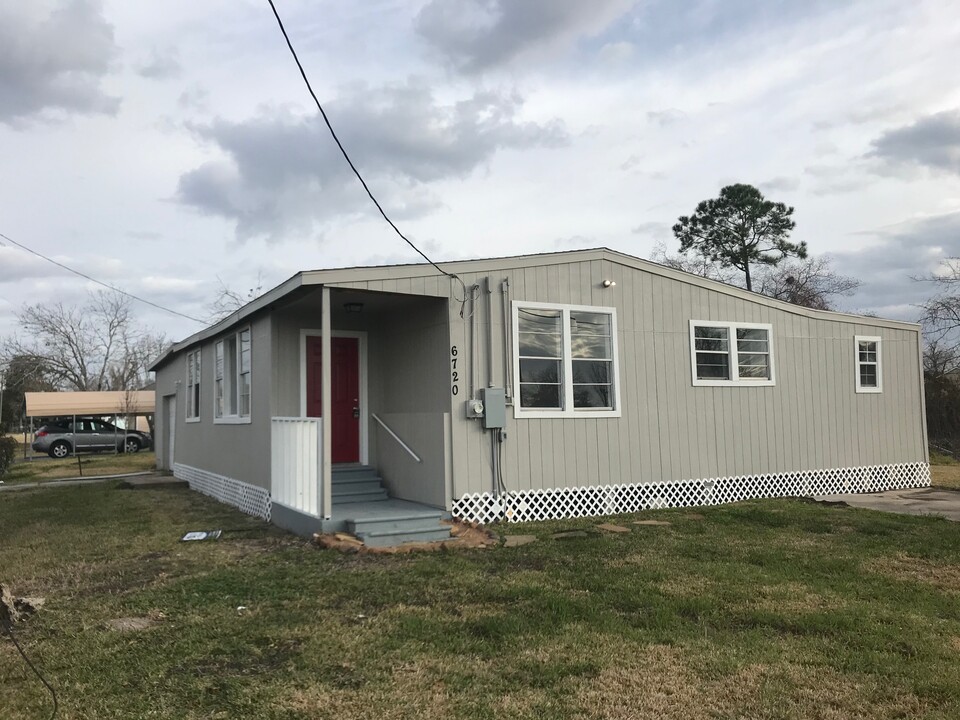 6720 FM 1765 in Texas City, TX - Building Photo