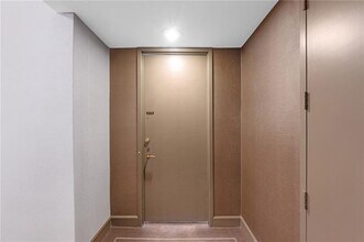 2575 Peachtree Rd NE in Atlanta, GA - Foto de edificio - Building Photo