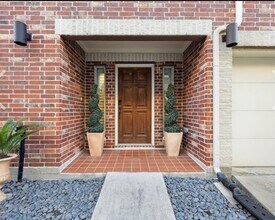 548 Westcross St in Houston, TX - Foto de edificio - Building Photo