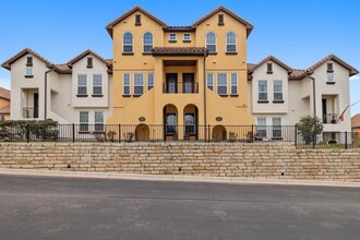 11829 Terraza Cir in Austin, TX - Building Photo - Building Photo