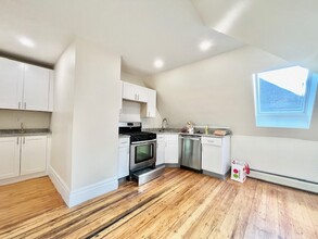 49 Forbes St, Unit 3 in Boston, MA - Building Photo - Building Photo