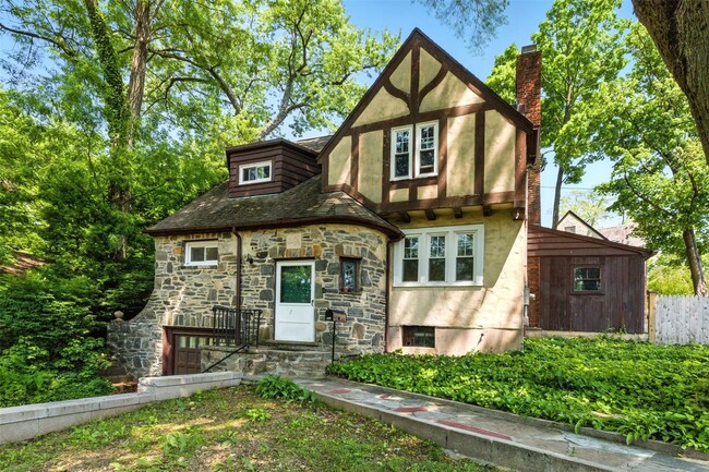 1 Kennedy Pl in Yonkers, NY - Building Photo - Building Photo