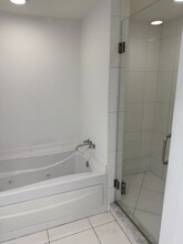 500 Brickell Ave in Miami, FL - Building Photo - Building Photo
