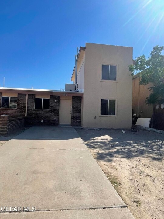 864 Barandal Dr in El Paso, TX - Building Photo
