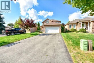 60 Crimson Ridge Rd in Barrie, ON - Building Photo - Building Photo