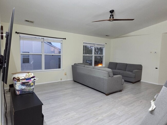 380 Keswick Dr in Piscataway, NJ - Building Photo - Building Photo