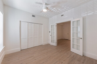 224 South Melville in Tampa, FL - Foto de edificio - Building Photo
