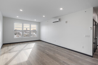 132 Mallory in Jersey City, NJ - Building Photo - Interior Photo