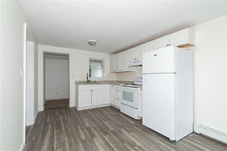 80 W Dorsey Ln in Hyde Park, NY - Building Photo - Building Photo
