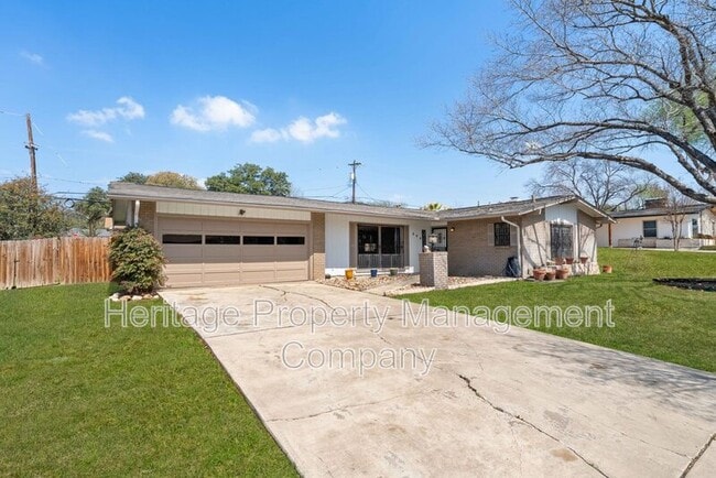 303 Marquis Ln in San Antonio, TX - Building Photo - Building Photo