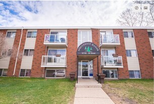 Sprucedale Manor in Edmonton, AB - Building Photo