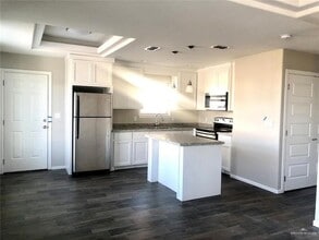 2312 Taxco Ct, Unit 1 in Edinburg, TX - Building Photo - Building Photo