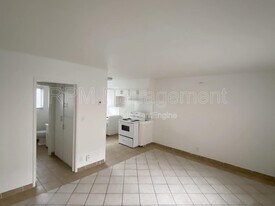 6904 Lennox Ave in Los Angeles, CA - Building Photo