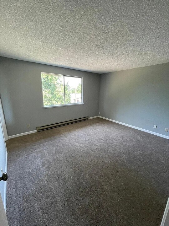 1795 NW Kimball St in Poulsbo, WA - Building Photo