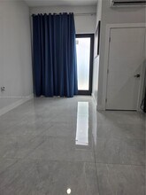 81 S Royal Poinciana Blvd in Miami Springs, FL - Building Photo - Building Photo
