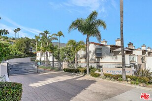 6442 Lunita Rd in Malibu, CA - Building Photo
