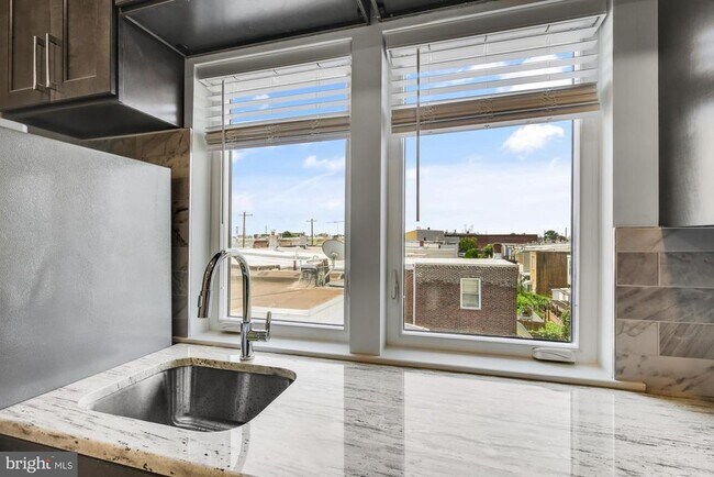 2528 E Allegheny Ave in Philadelphia, PA - Building Photo - Building Photo