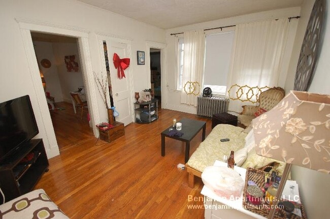 1630 Commonwealth Ave, Unit 25 in Boston, MA - Foto de edificio - Building Photo