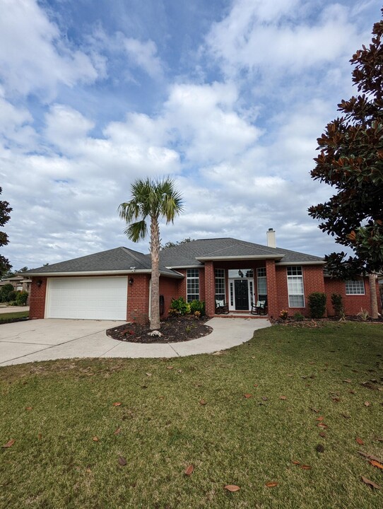 2613 Stormy Cir in Navarre, FL - Foto de edificio