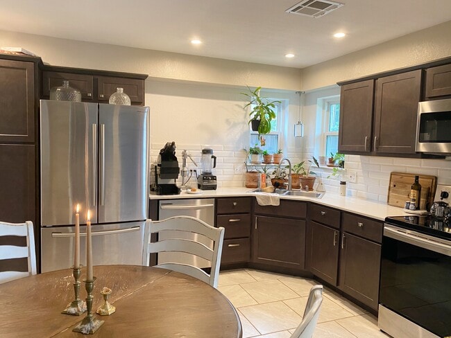 property at 1625 Farmington Ave