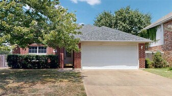 235 Stuttgart Cir in College Station, TX - Building Photo