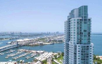244 Biscayne Blvd, Unit 1604 in Miami, FL - Foto de edificio - Building Photo
