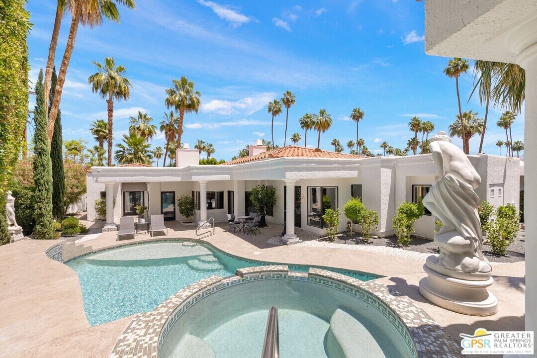 270 W Lilliana Dr in Palm Springs, CA - Building Photo