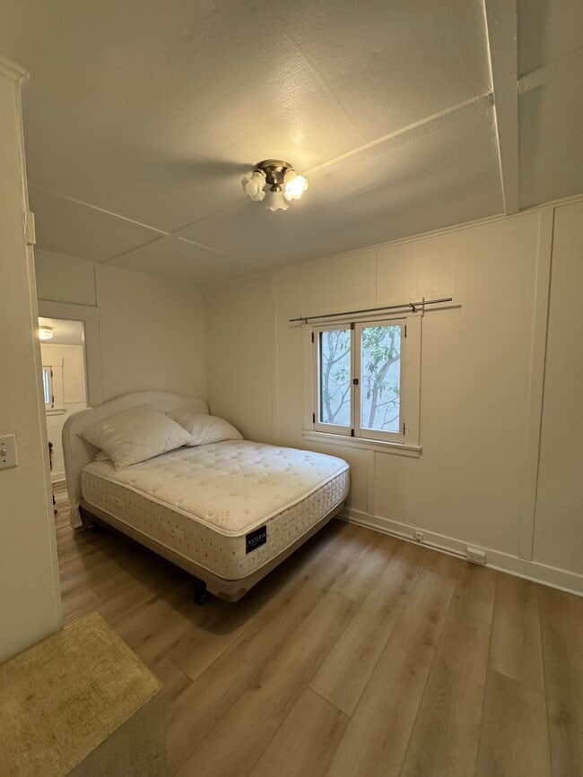 411 E Anapamu St in Santa Barbara, CA - Building Photo - Building Photo