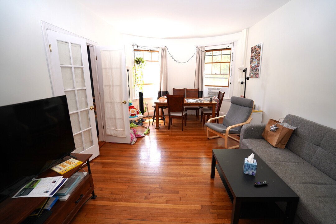 33 Dwight St in Brookline, MA - Building Photo