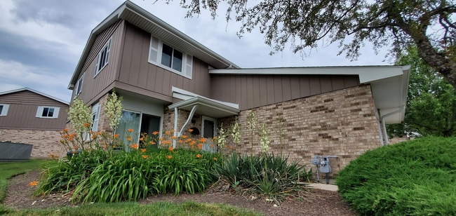 property at 1576 Dundee Dr