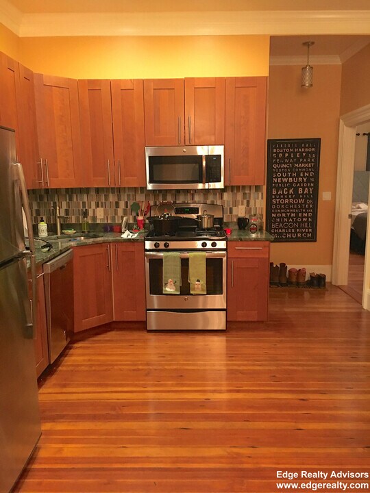 70 Morse St, Unit 1 in Watertown, MA - Foto de edificio