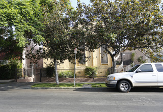 5811 Harold Way in Los Angeles, CA - Foto de edificio - Building Photo