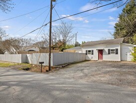 1 Paris Mountain Ave in Greenville, SC - Building Photo