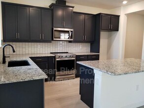 9985 Sunrise Vw Ct in Seffner, FL - Foto de edificio - Building Photo