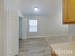 9790 Watershed Drive West in Jacksonville, FL - Foto de edificio - Building Photo