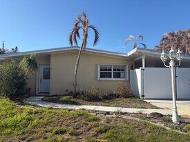 340 Carrousel Ct in Merritt Island, FL - Building Photo