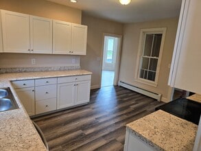 160 Elm St, Unit 1 in Bangor, ME - Foto de edificio - Building Photo