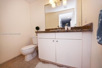 1250 S Miami Ave, Unit 1807 in Miami, FL - Building Photo - Building Photo