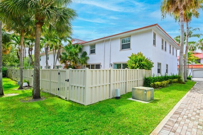 4088 W Palm Aire Dr in Pompano Beach, FL - Building Photo - Building Photo