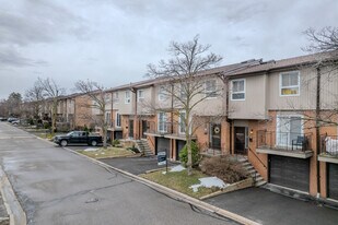 709-725 Vermouth Av in Mississauga, ON - Building Photo