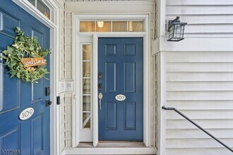 107 Brittany Ct in Clifton, NJ - Building Photo - Building Photo