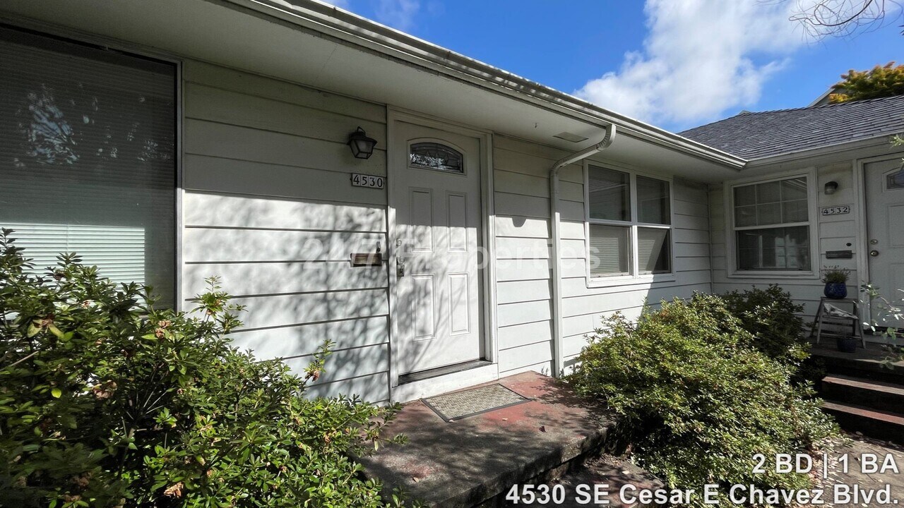 4530 SE Cesar Estrada Chavez Blvd in Portland, OR - Building Photo