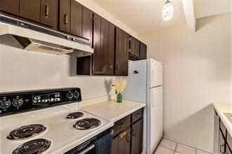 8060 E Girard Ave, Unit 915 in Denver, CO - Foto de edificio - Building Photo