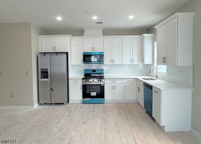 385 Lafayette St, Unit 2 in Newark, NJ - Building Photo - Building Photo
