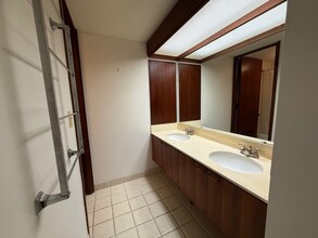 6750 Hawaii Kai Dr in Honolulu, HI - Building Photo - Building Photo