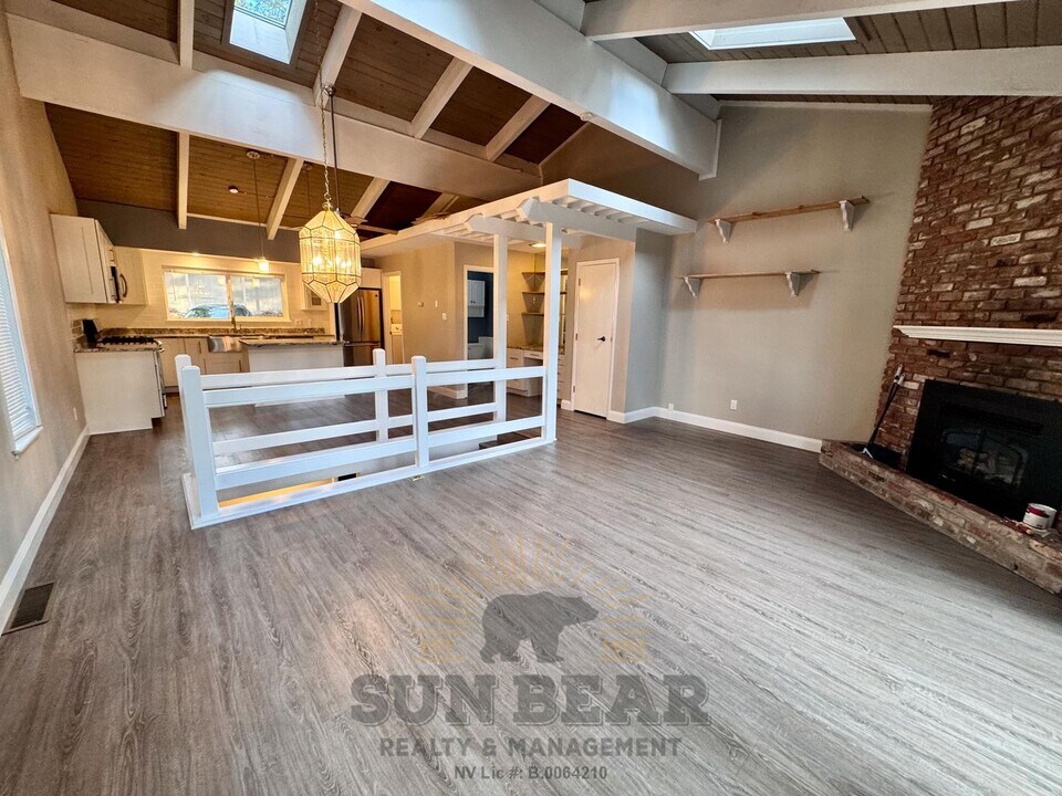 321 Ski Way in Incline Village, NV - Building Photo