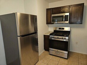 105 Ila St, Unit A in Elgin, TX - Building Photo - Building Photo